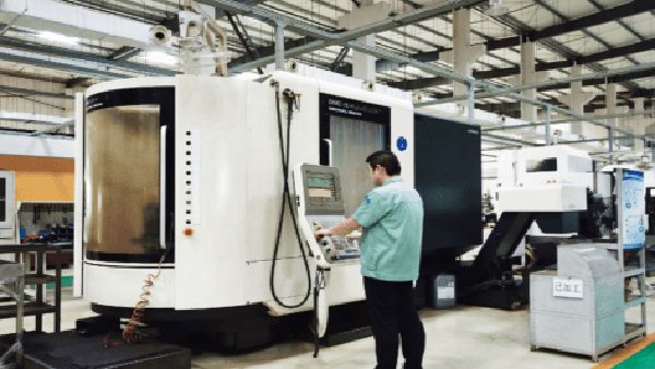 Centro de mecanizado CNC de alta precisión DMG